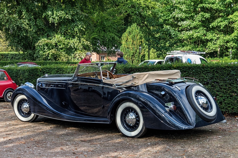 Delage D6-70 cabriolet by Chapron 1937 r3q.jpg
