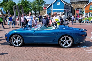 Jaguar XK 180 replica 1998 side