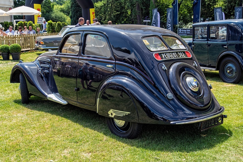 Peugeot 302 1937 r3q.jpg