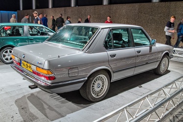 BMW M5 1985 r3q