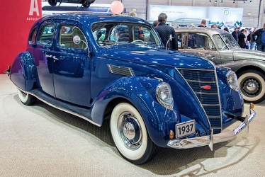Lincoln Zephyr 4-door sedan 1937 fr3q
