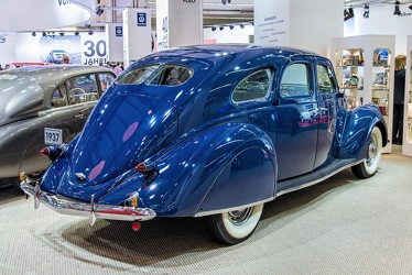 Lincoln Zephyr 4-door sedan 1937 r3q