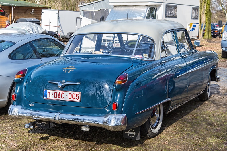 Opel Kapitan 1955 r3q.jpg