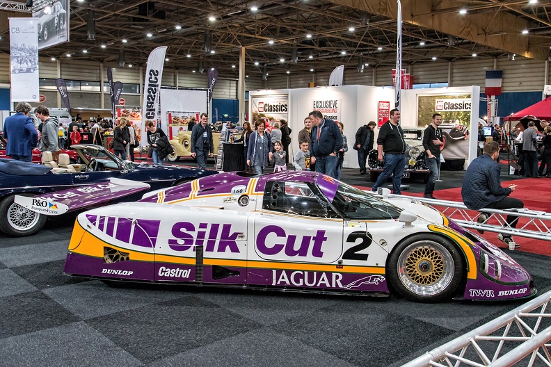 Jaguar XJR-9 Group C Le Mans 1988 side.jpg