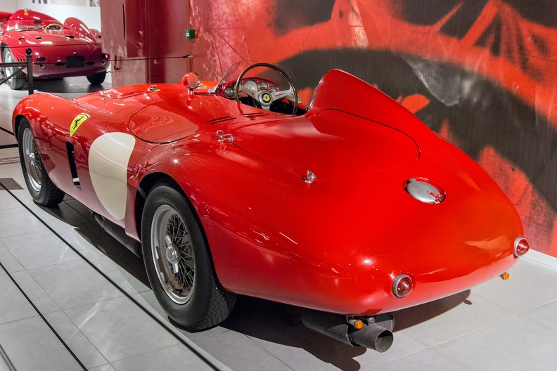 Ferrari 750 Monza spider by Scaglietti 1954 r3q.jpg