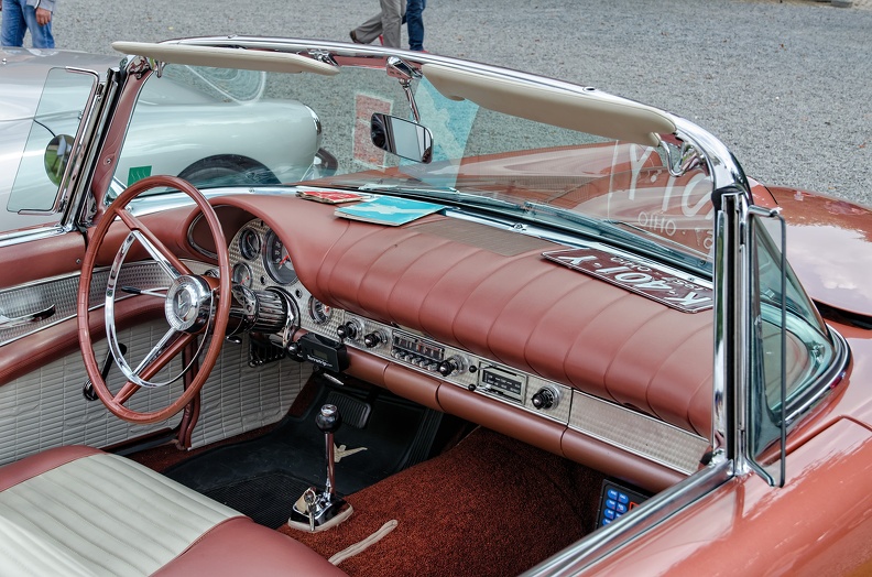 Ford Thunderbird 1957 interior.jpg