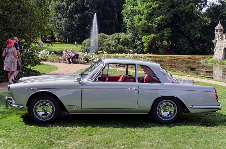 Alfa Romeo 2000 coupe by Vignale 1958 side.jpg