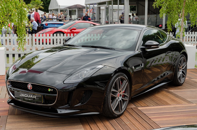Jaguar F-type R coupe 2014 f3q.jpg
