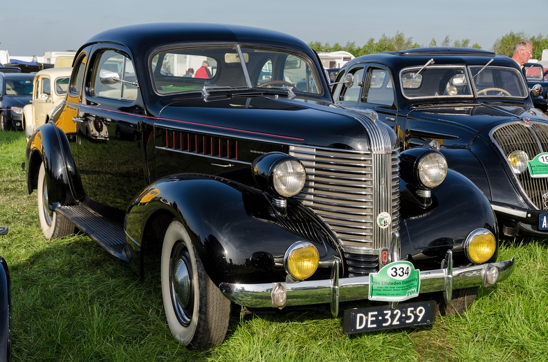 Pontiac DeLuxe 6 business coupe 1938 f3q.jpg