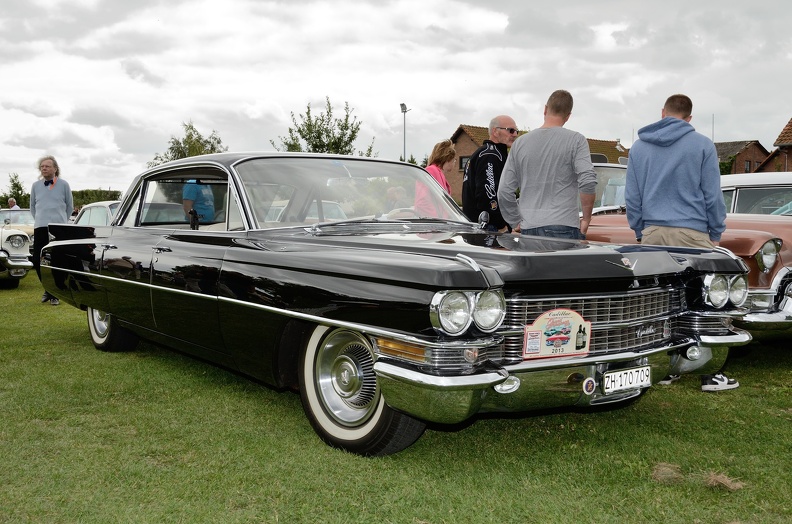 Cadillac Sedan de Ville 1963 fr3q.jpg