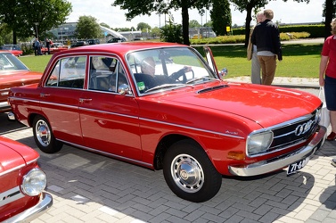 Audi 60 L 4-door sedan 1970 red fr3q