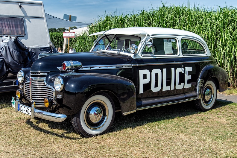 Chevrolet Special DeLuxe town sedan Police cruiser 1941 fl3q.jpg
