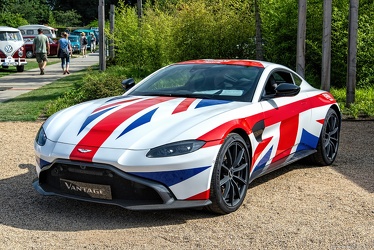 Aston Martin Vantage Union Jack wrap 2019 fl3q