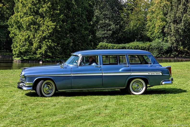 Chrysler New Yorker DeLuxe Town & Country wagon 1955 side2.jpg