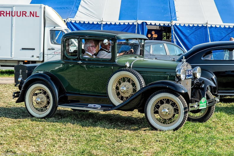 Ford Model A 2-door coupe 1930 fr3q.jpg