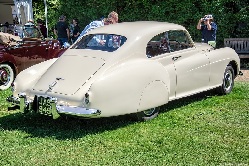 Bentley R Continental fastback coupe by Mulliner 1952 r3q.jpg