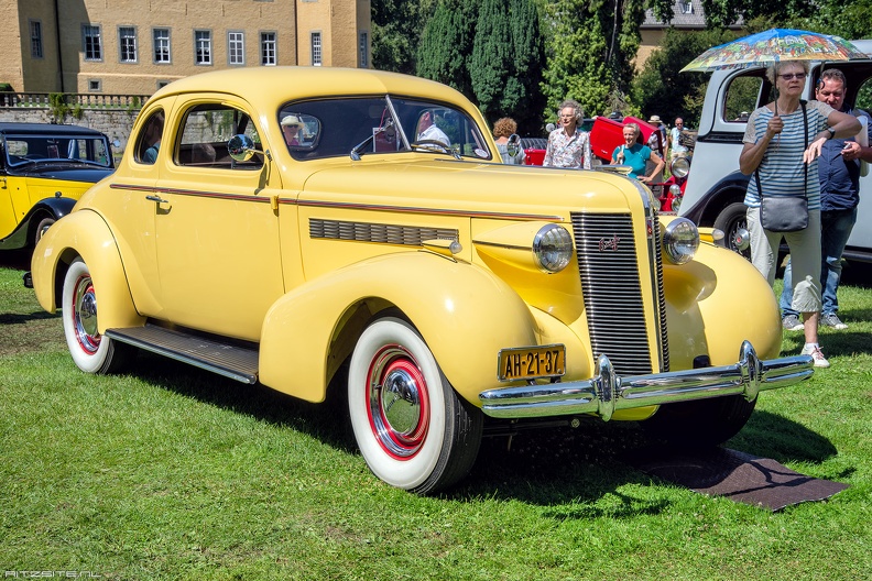 Buick Special sport coupe 1937 fr3q.jpg