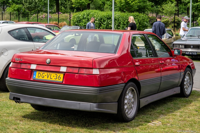 Alfa Romeo 164 QV 1991 r3q.jpg