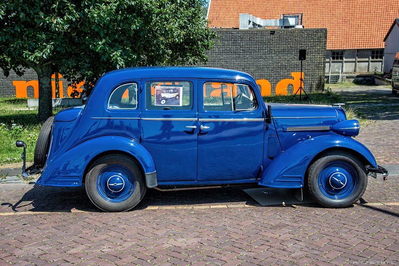 Opel 1,3 Liter 4-door sedan 1934 side.jpg