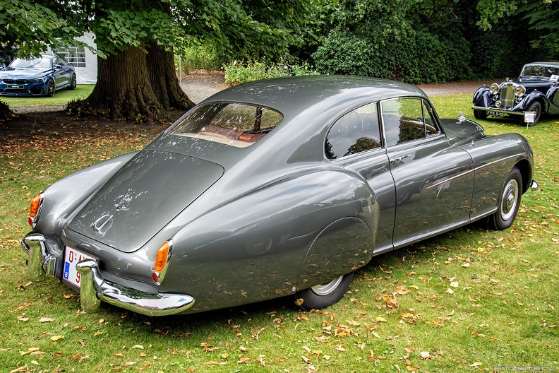 Bentley R Continental fastback coupe by Mulliner 1955 r3q.jpg