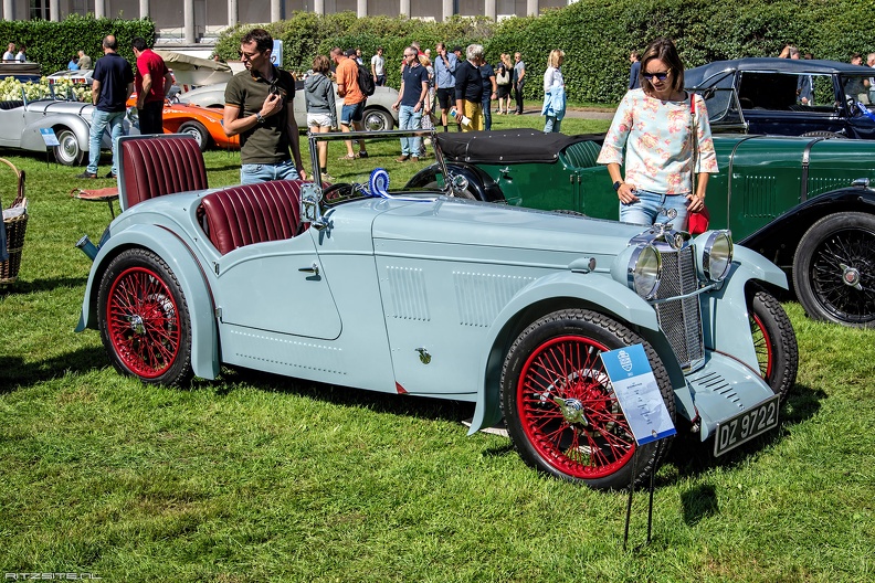 MG F1 Magna Stiles Special Threesome Sports by James Young 1932 fr3q.jpg