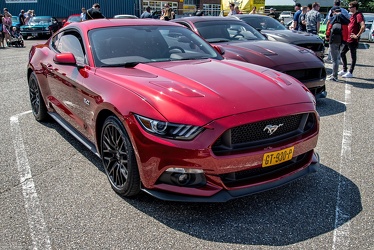 Ford Mustang S6 GT 5.0 fastback coupe 2015 fr3q