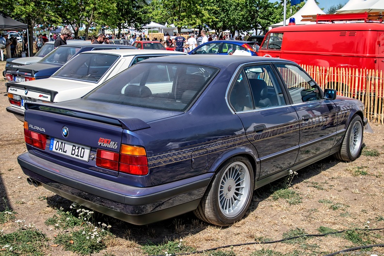 Alpina BMW B10 BiTurbo E34 1989 r3q.jpg